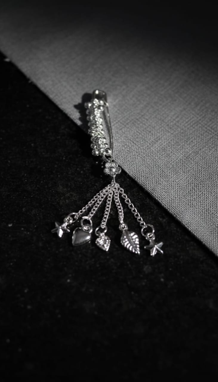Silver Star & Leaf Dangler Kamarband Pin